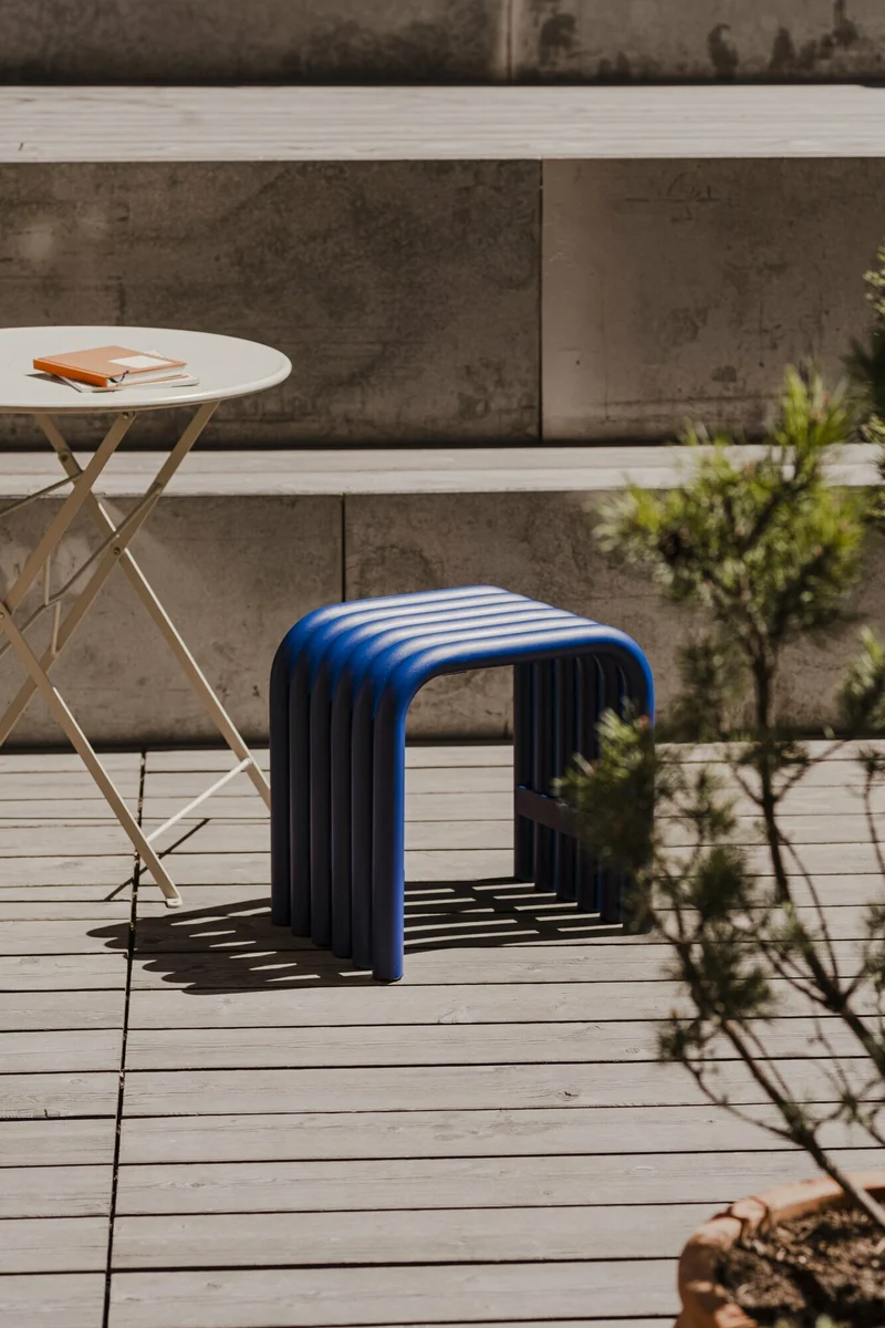 Tabouret en acier myrtille douce Nokk - noo.ma
