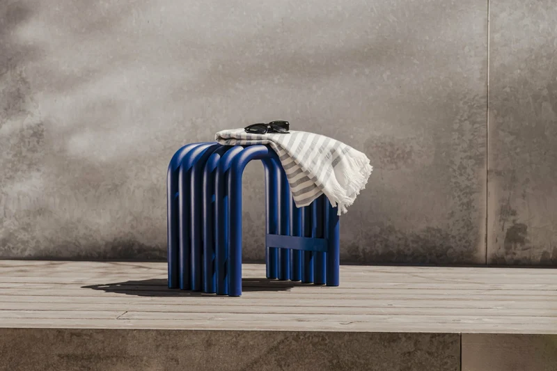 Tabouret en acier myrtille douce Nokk - noo.ma