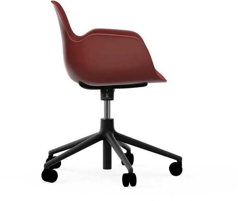 Chaise de bureau réglable à roulettes avec accoudoirs en pp rouge Swivel 5W rouge - Normann Copenhagen