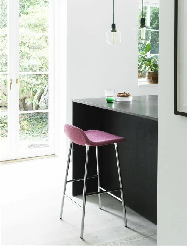 Tabouret en chrome et pp rouge 65 cm Form - Normann Copenhagen