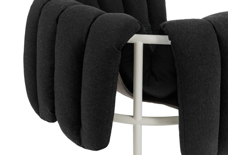 Fauteuil lounge en coton anthracite et acier crème Puffy - Hem