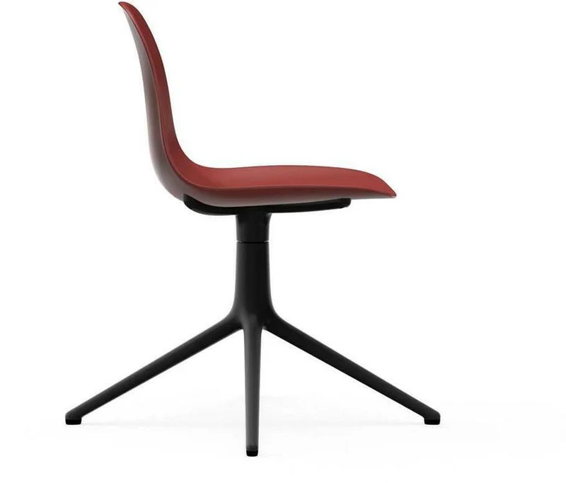Chaise de bureau en polypropylène rouge et base noire Swivel 4L rouge - Normann Copenhagen