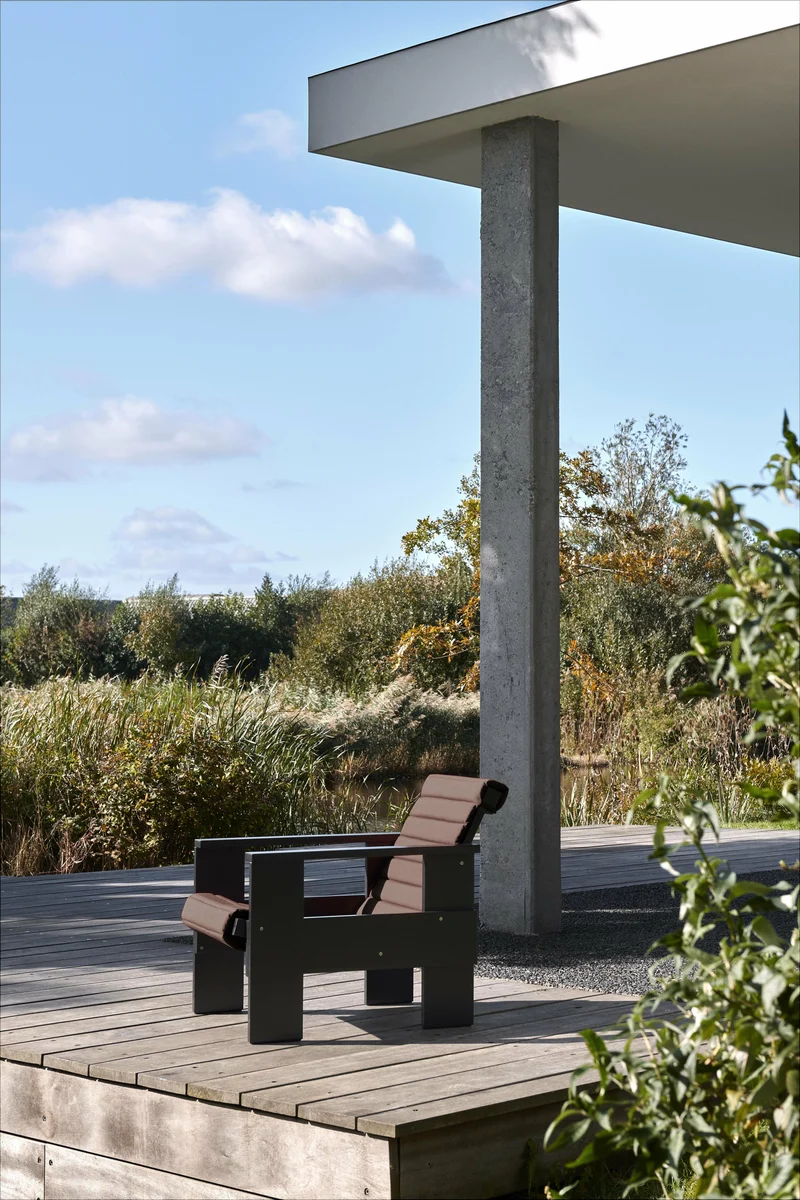 Chaise longue d'extérieur en pin noire Crate - Hay