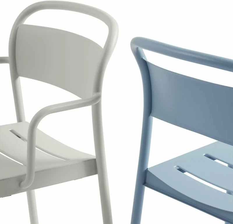 Chaise d'extérieur en acier bleu ciel Linear - Muuto