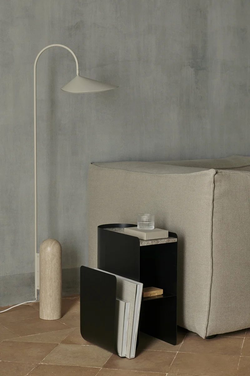 Table d'appoint en acier noir et marbre Vault - Ferm Living