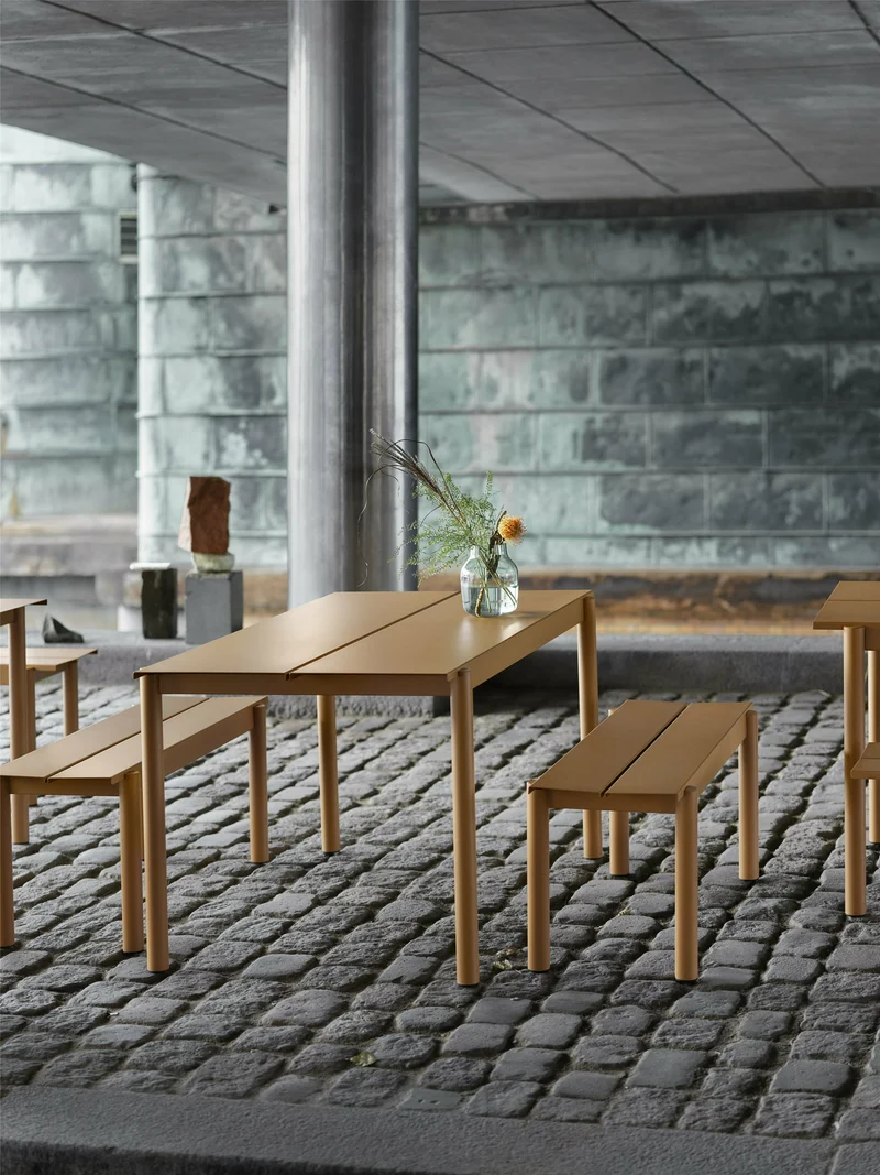 Table d'extérieur en acier orange 220 x 90 cm Linear - Muuto