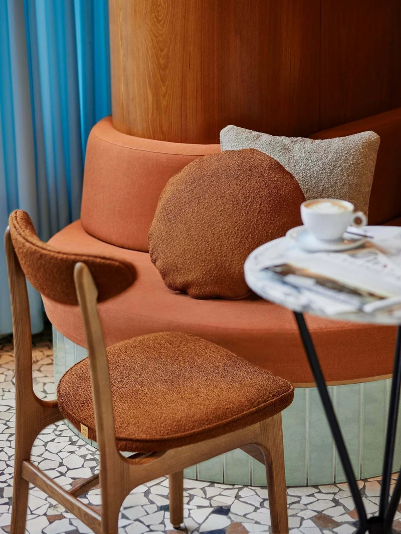 Chaise de bar en tissu bouclé beige et frêne naturel 100cm Série 200-190 - 366 Concept
