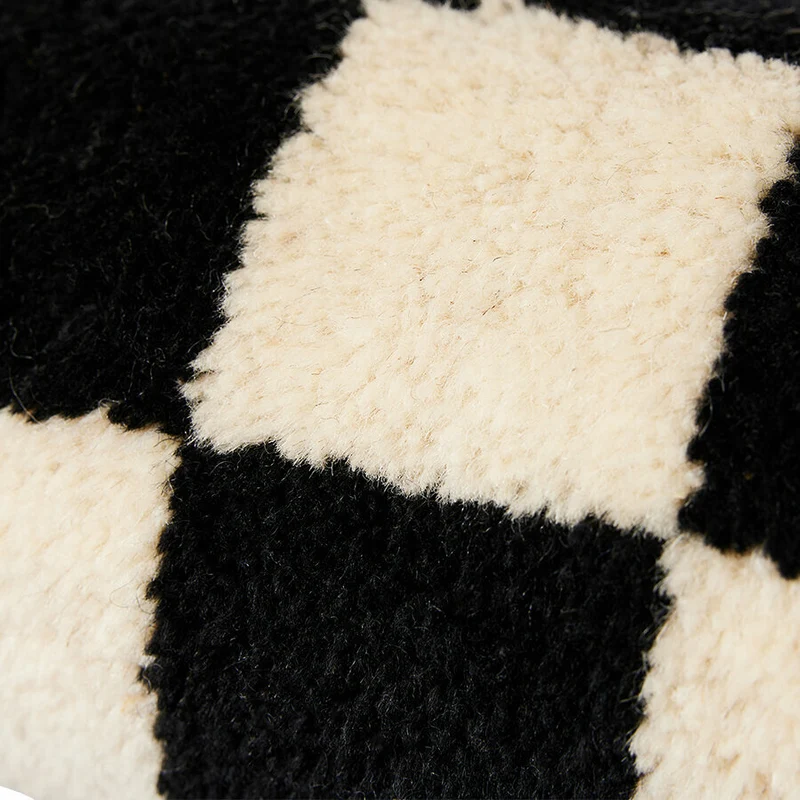 Traversin en laine damier noir et blanc 13 x 50 cm - HKliving