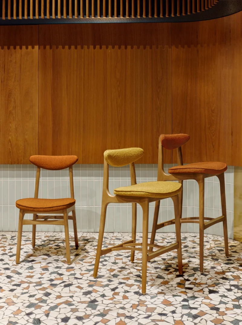 Chaise de bar en velours brillant moutarde et frêne naturel 100cm Série 200-190 - 366 Concept