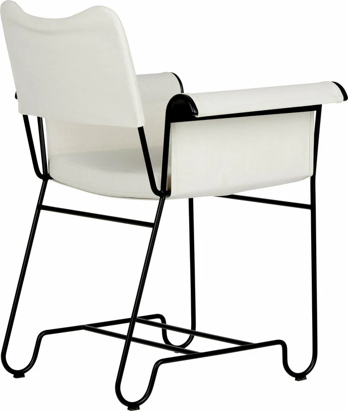 Chaise avec accoudoirs tissu blanc Limonta 06 et structure noire Tropique - Gubi