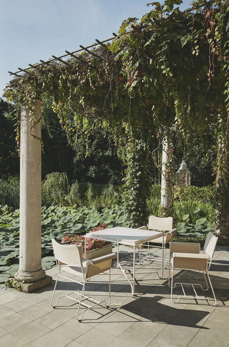 Table à manger de jardin blanc mat 90x90 cm Tropique - Gubi