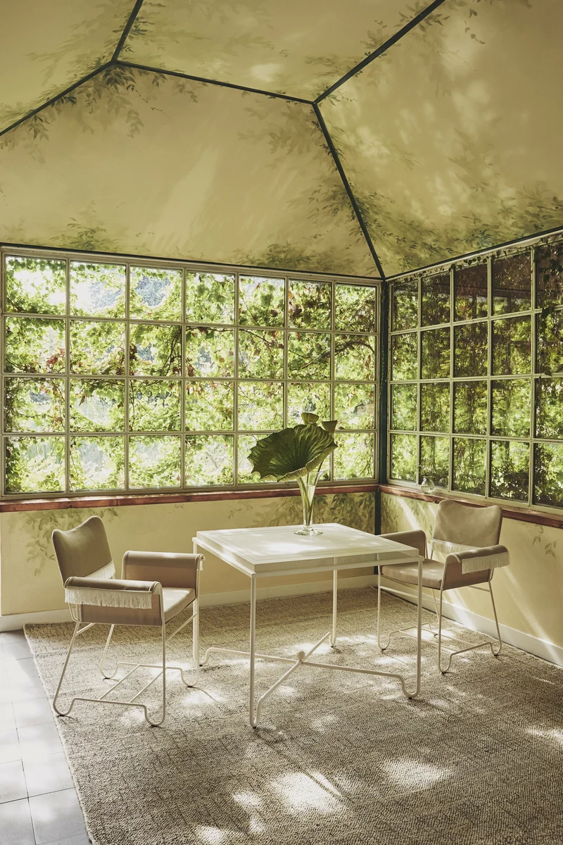 Table à manger de jardin blanc mat 90x90 cm Tropique - Gubi