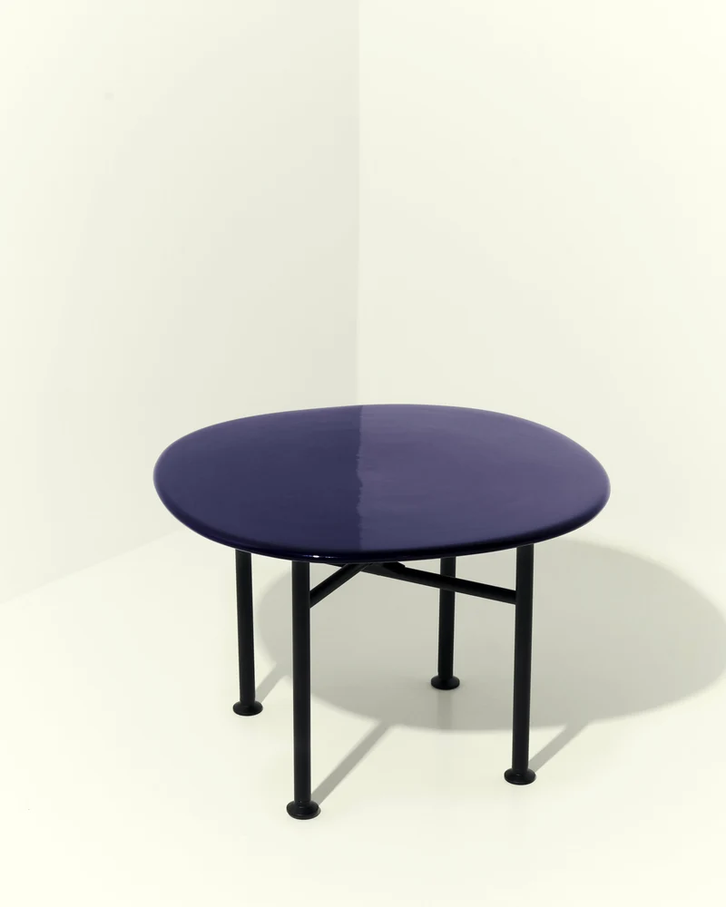 Table basse en céramique bleu pacifique 60x60 cm Carmel - Gubi