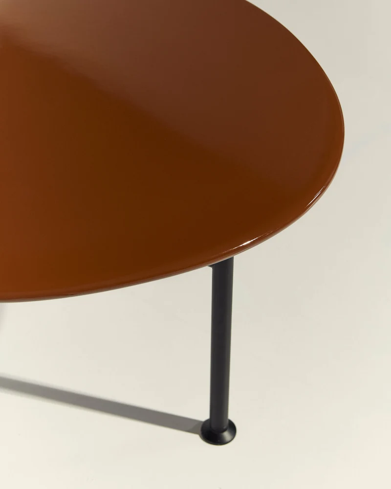 Table basse en céramique rouge rocheux 60x60 cm Carmel - Gubi