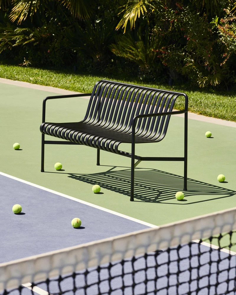 Banc de jardin avec accoudoirs en métal rouge Palissade - HAY