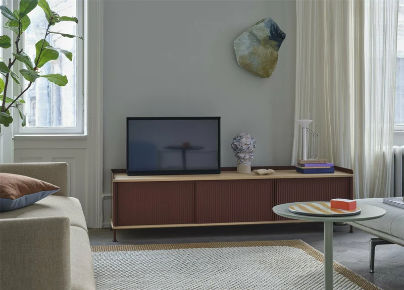 Buffet en acier plié noir 48 x 186 cm Enfold - Muuto