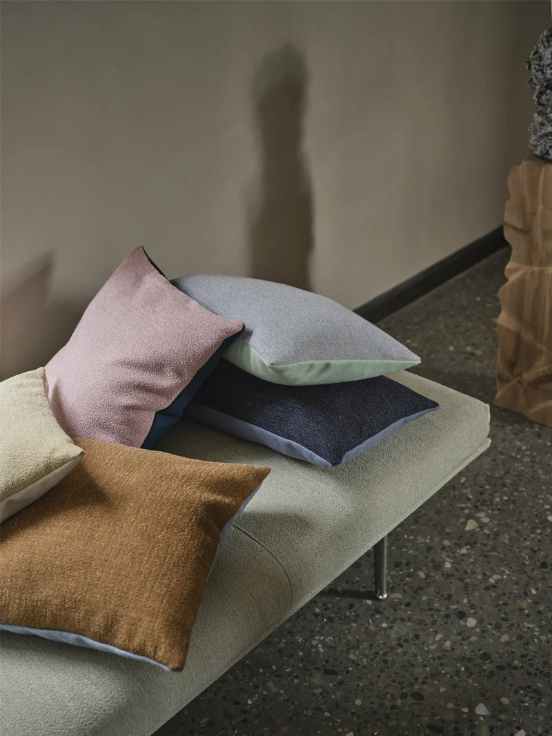 Coussin à double face vert clair et gris 45 x 45 cm Mingle - Muuto