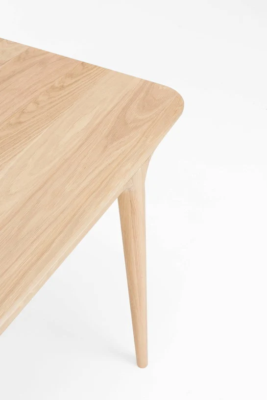 Table à manger en chêne 200 x 90 cm Fawn - Gazzda