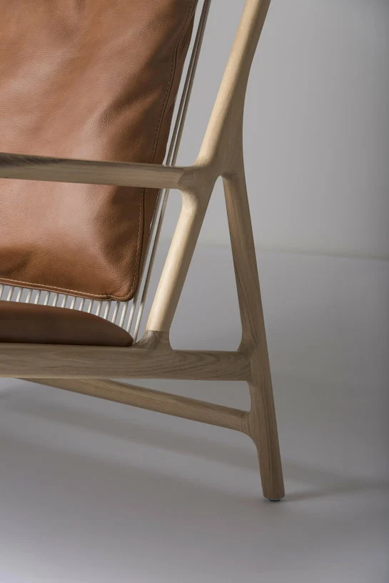 Fauteuil lounge en chêne et cuir whisky Dedo - Gazzda