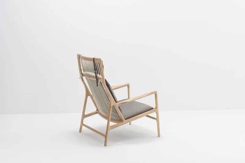 Fauteuil lounge en chêne et cuir gris Dedo - Gazzda