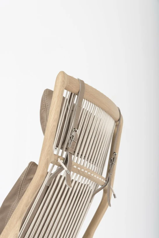 Fauteuil lounge en chêne et cuir stone Dedo - Gazzda
