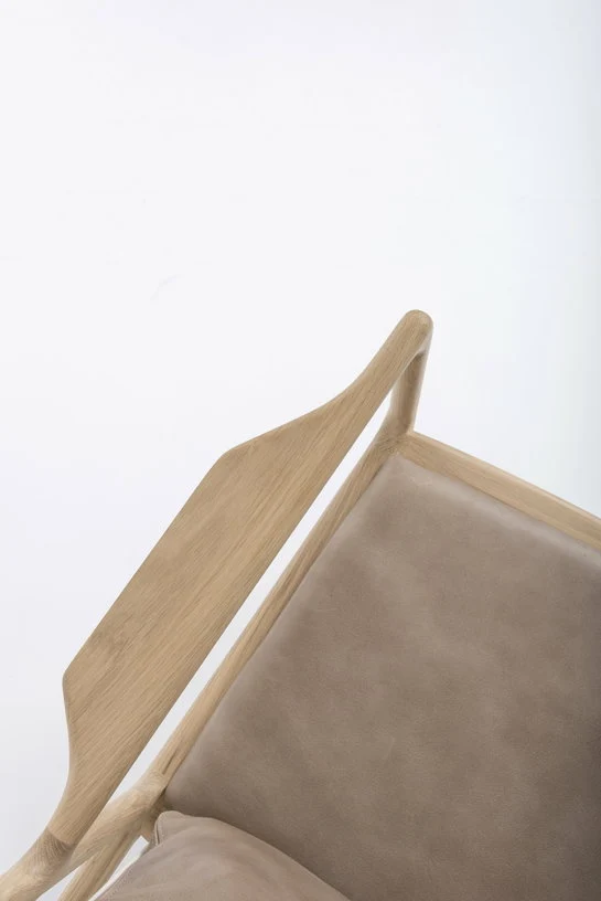 Fauteuil lounge en chêne et cuir stone Dedo - Gazzda