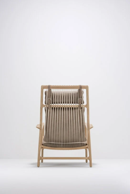 Fauteuil lounge en chêne et cuir stone Dedo - Gazzda