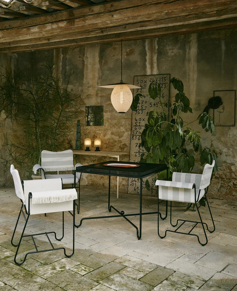 Chaise avec accoudoirs à franges et rayures leslie Tropique - Gubi