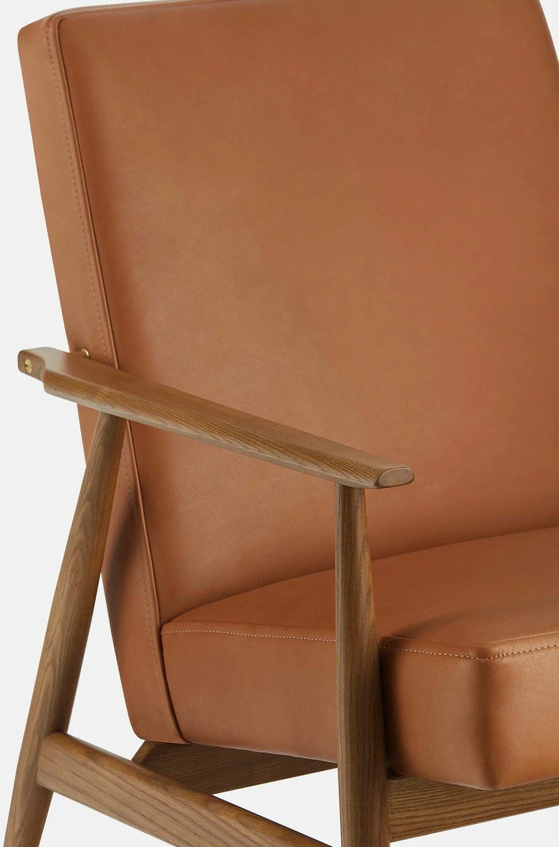 Fauteuil avec accoudoirs en cuir naturel cognac et frêne foncé 70 x 62 cm Fox - 366 Concept