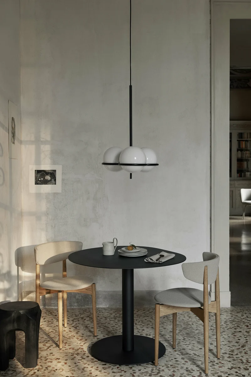 Table à manger en acier noir 72 x 96 cm Pond - Ferm Living