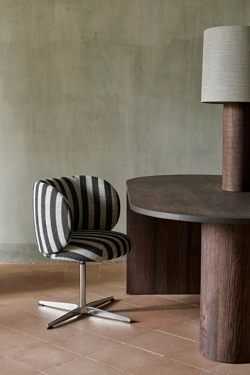 Table à manger en bois de pin 74 x 113 cm Pylo - Ferm Living