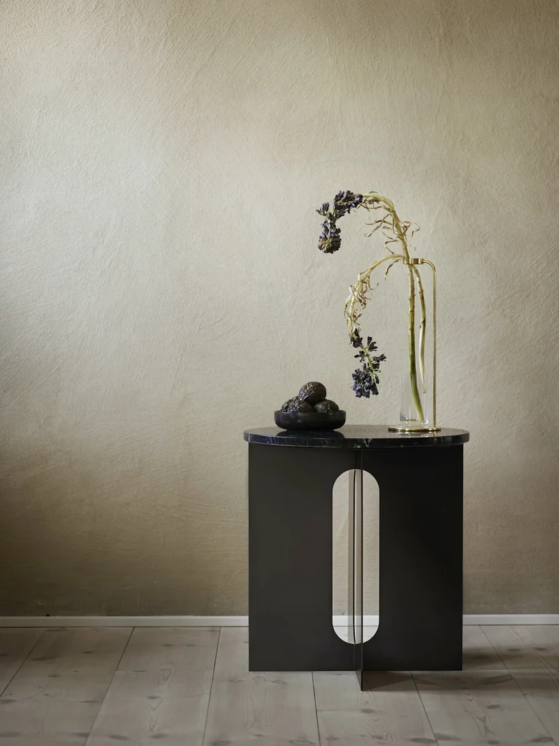 Table d'appoint en marbre noir et piètement en acier noir 42 cm Androgyne - Audo