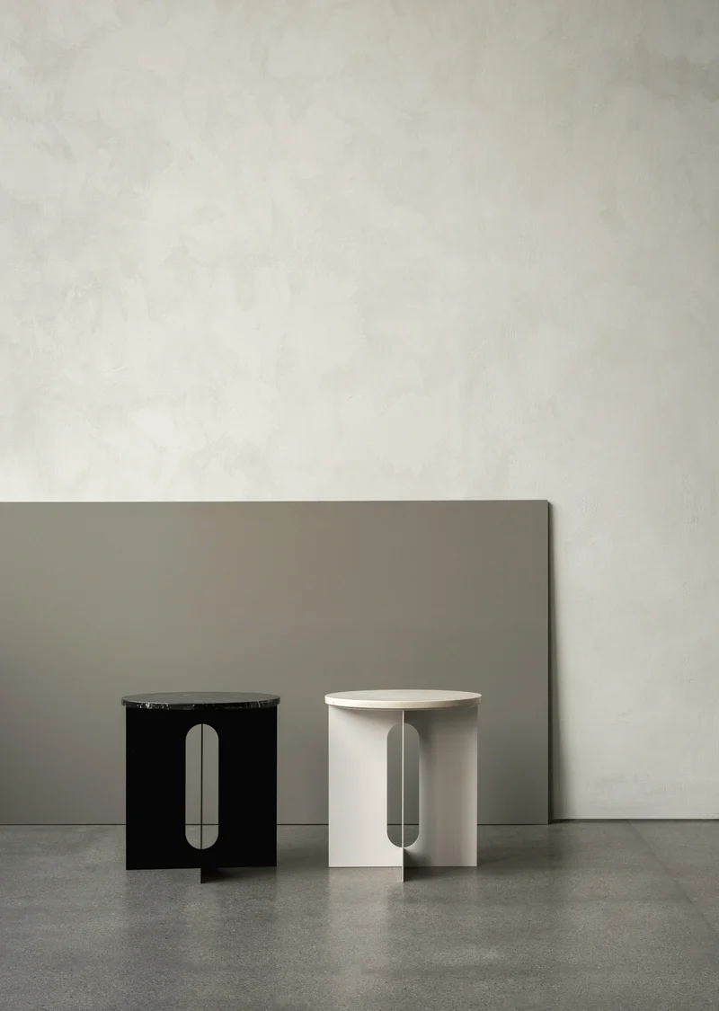 Table d'appoint en marbre noir et piètement en acier noir 42 cm Androgyne - Audo
