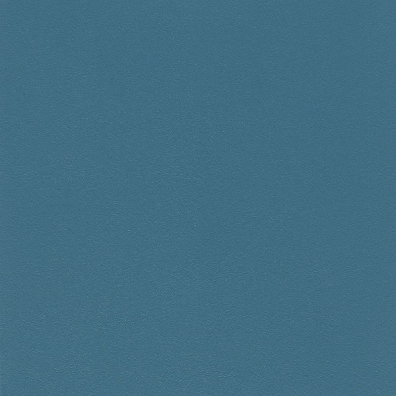 Chaise avec accoudoirs en plastique recyclé bleu azure et pieds en métal noir AAC 26 2.0 - HAY