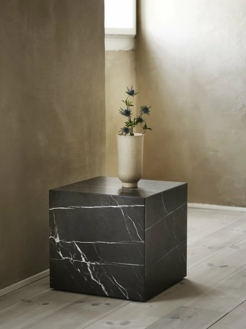Table d'appoint en marbre kunis breccia 40 x 40 cm Plinth Cubic - Audo