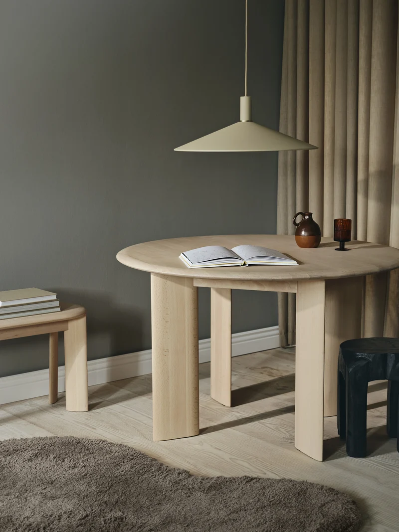 Table ronde en hêtre huilé blanchi 117 cm Bevel - Ferm Living