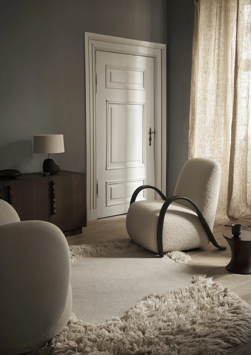Fauteuil en tissu bouclé nordique off-white Buur - Ferm Living