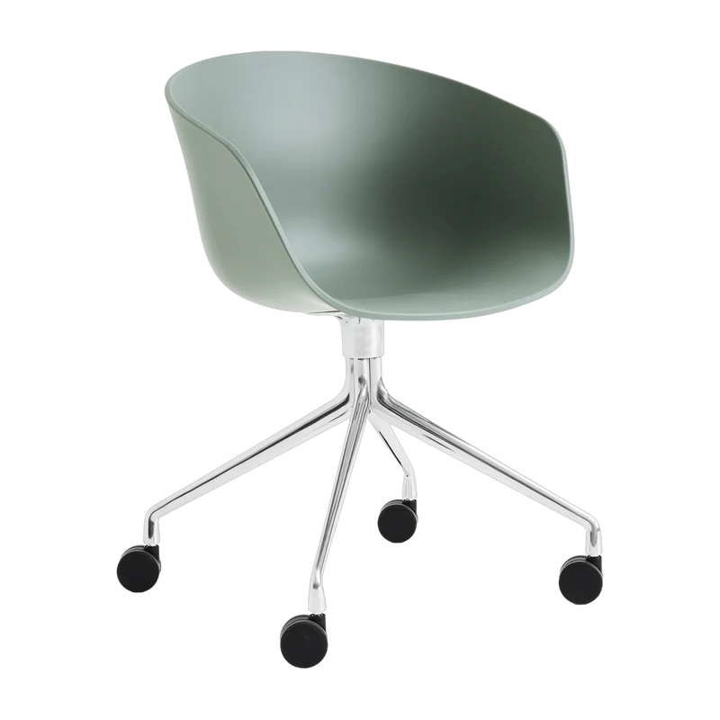 Chaise à roulettes avec accoudoirs en plastique recyclé vert automne AAC 24 2.0 - HAY