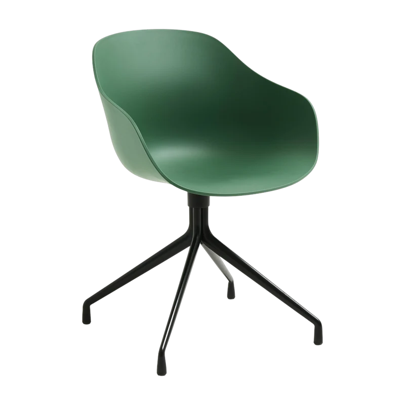 Chaise avec accoudoirs en plastique recyclé vert et pieds noirs AAC 220 2.0 - HAY