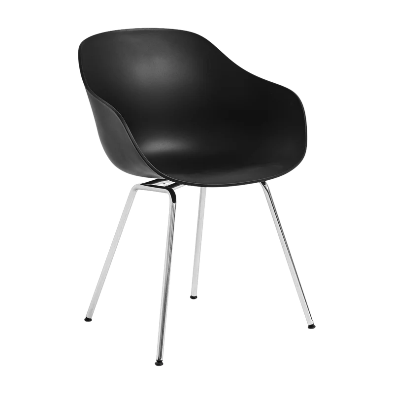 Chaise avec accoudoirs en plastique recyclé noir et pieds en acier chromé AAC 226 2.0 - HAY