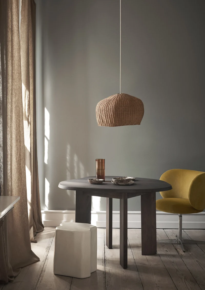 Table à manger asymétrique en hêtre marron foncé 115 cm Tarn - Ferm Living