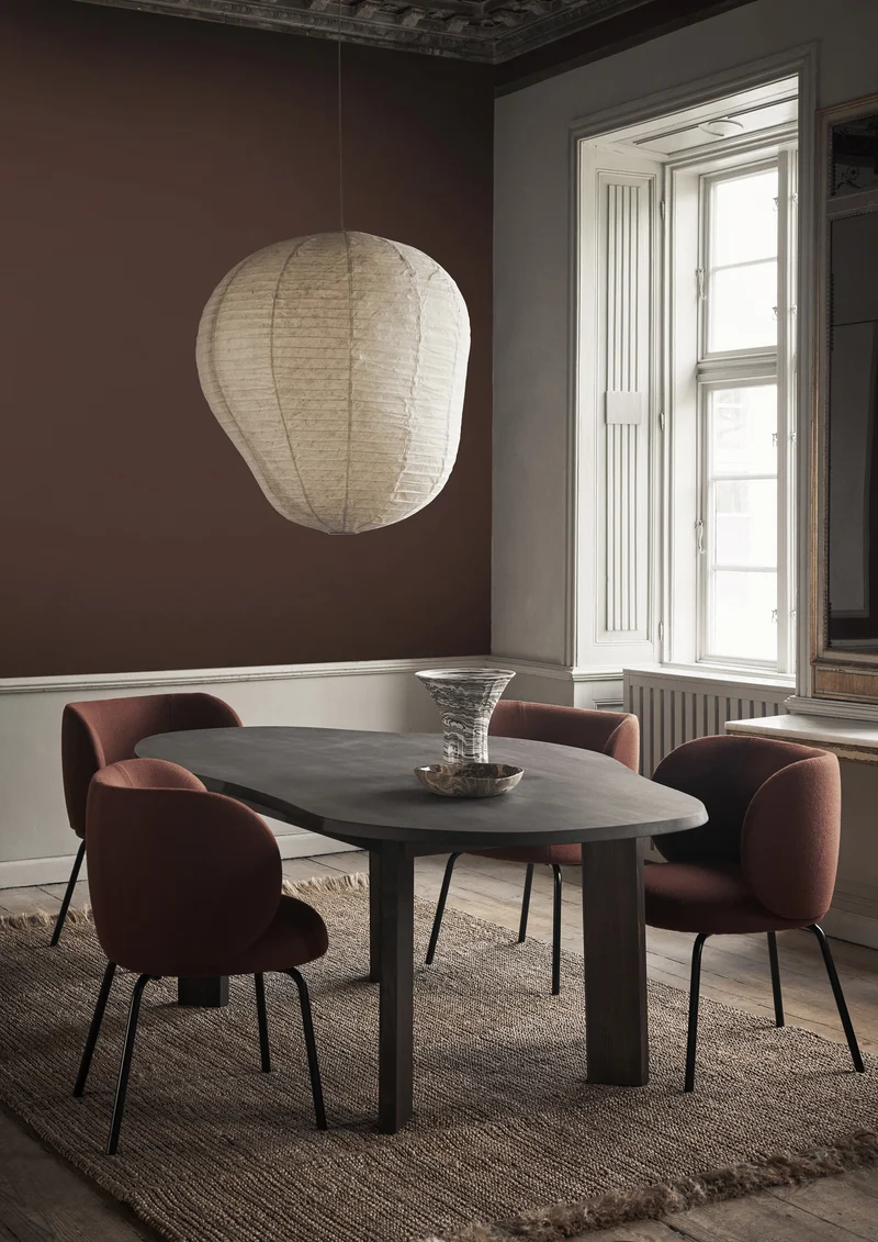 Table à manger asymétrique en hêtre marron foncé 220 cm Tarn - Ferm Living