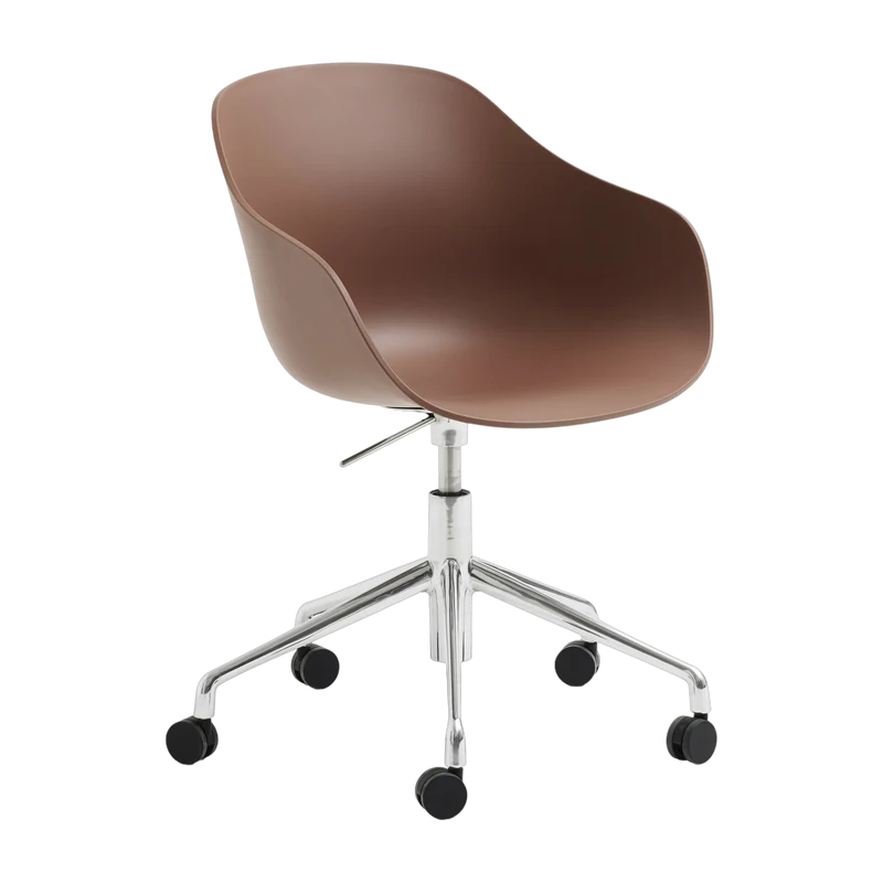 Chaise réglable à roulettes en plastique recyclé brique et pieds en aluminium AAC 252 2.0 - HAY