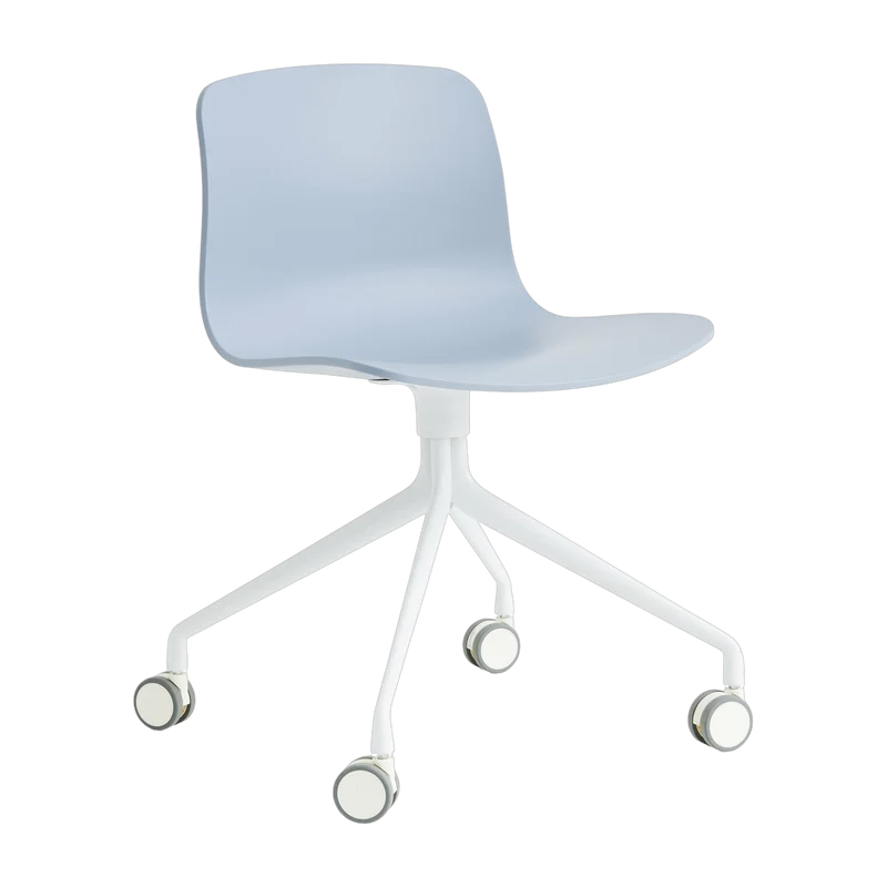 Chaise à roulettes en plastique recyclé bleu ardoise et pieds en aluminium blanc AAC 14 2.0 - HAY
