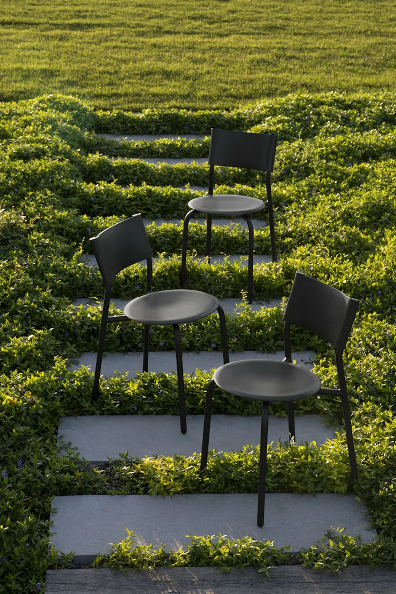 Chaise de jardin en plastique recyclé noir graphite Midi - TIPTOE