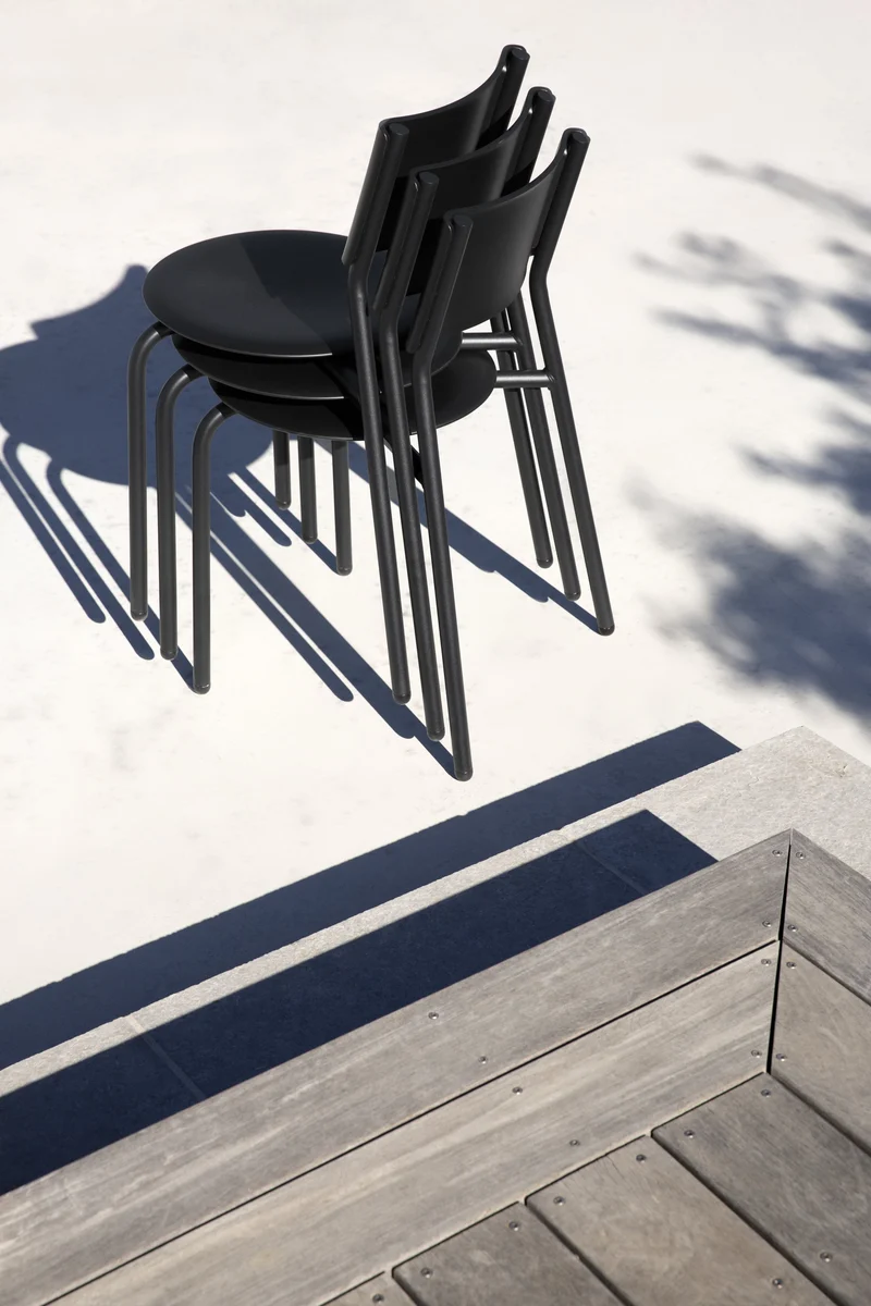 Chaise de jardin en plastique recyclé noir graphite Midi - TIPTOE