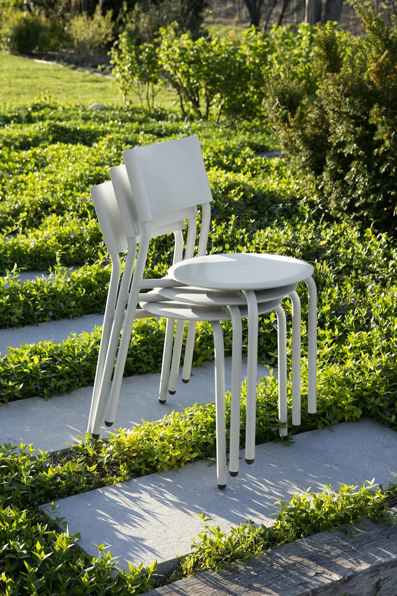 Chaise de jardin en plastique recyclé gris craie Midi - TIPTOE