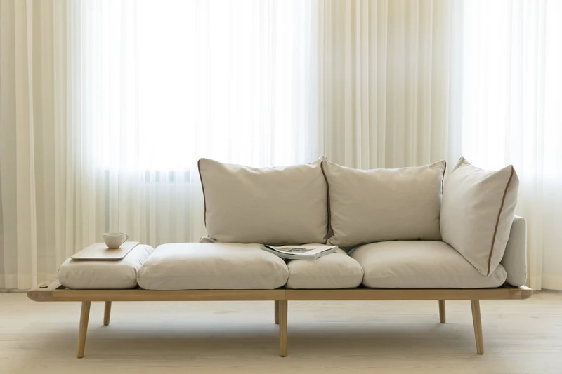Canapé en chêne naturel et tissu marron 231 cm Lounge Around - UMAGE