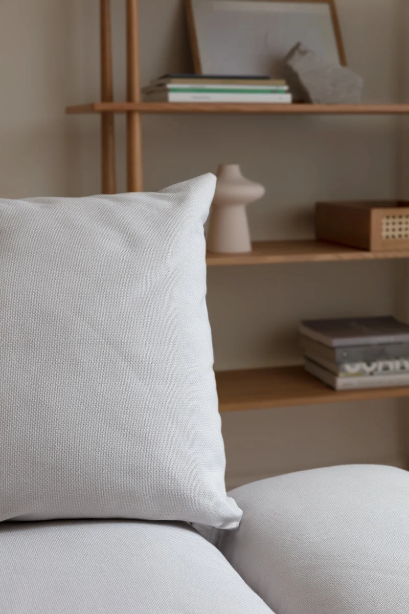 Canapé en chêne naturel et tissu gris clair 231 cm Lounge Around - UMAGE
