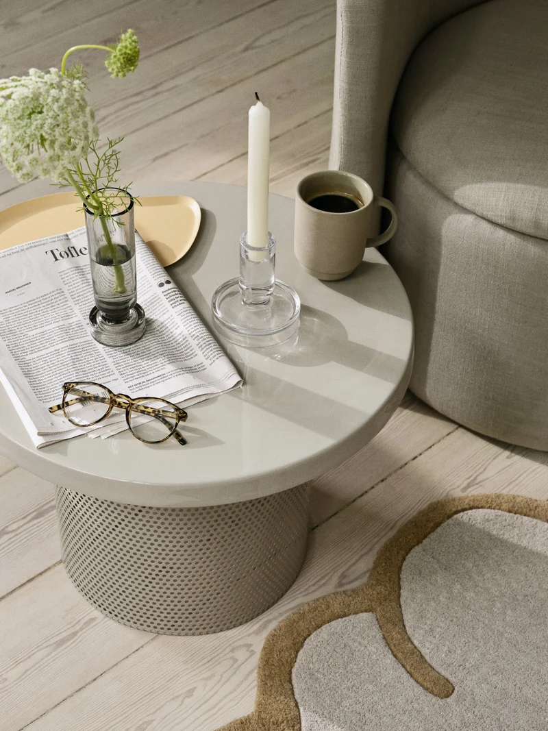 Table basse en métal émaillé blanc crème 50 x 36 cm Tulina - Broste Copenhagen